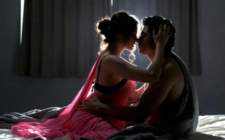 छुपकर बहन की साड़ी के नीचे आग लगाई